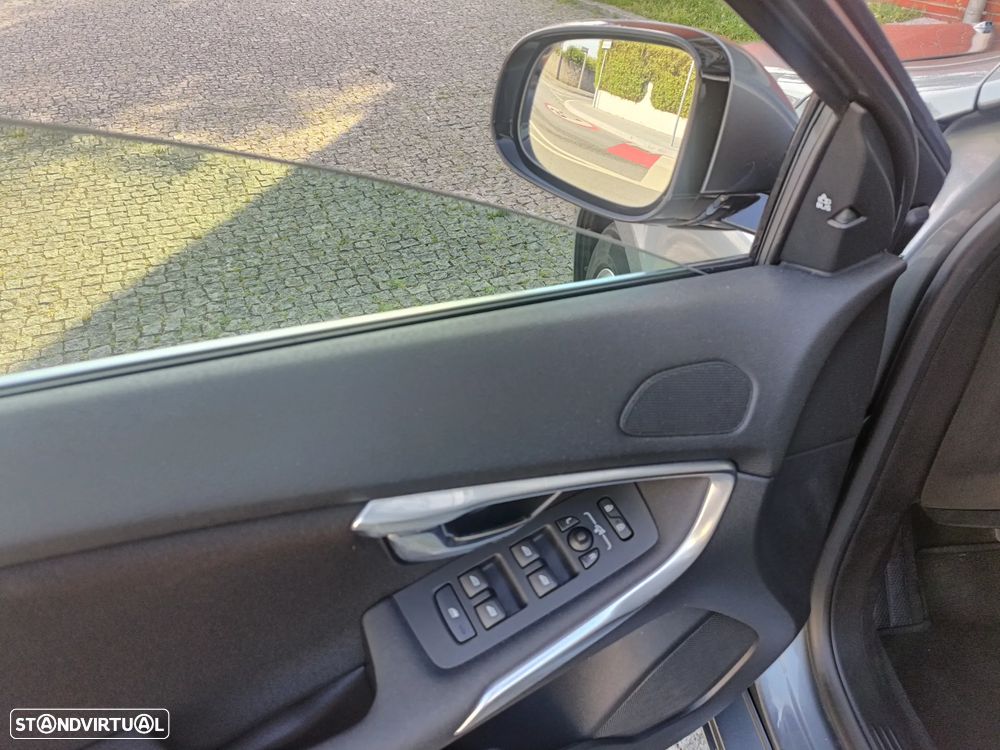 Volvo V40 1.6 D2 Eco Momentum — fotografia 10