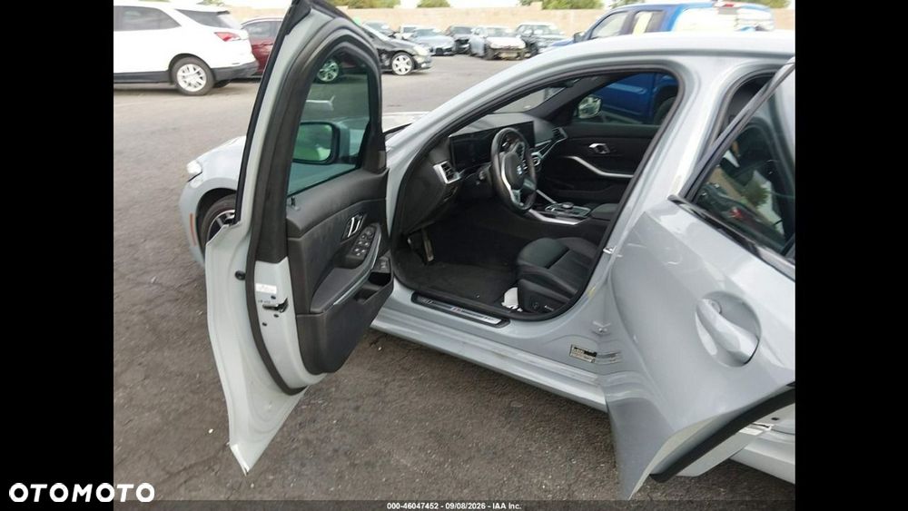 BMW Seria 3 330i M Sport - 6