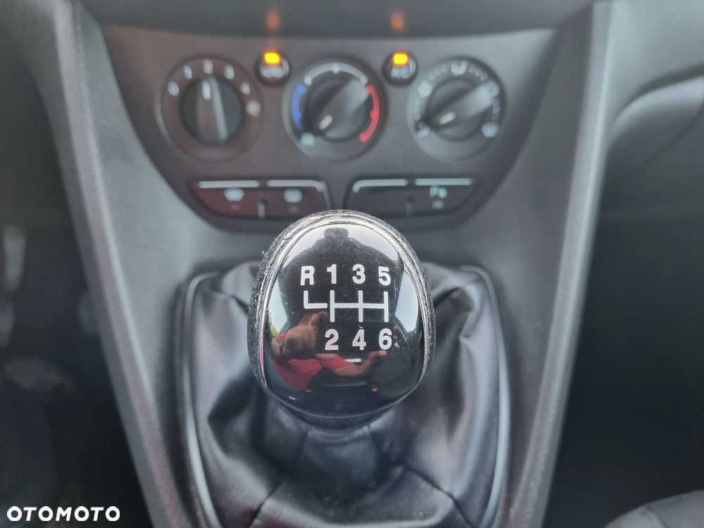 Ford Tourneo Connect Grand - 16