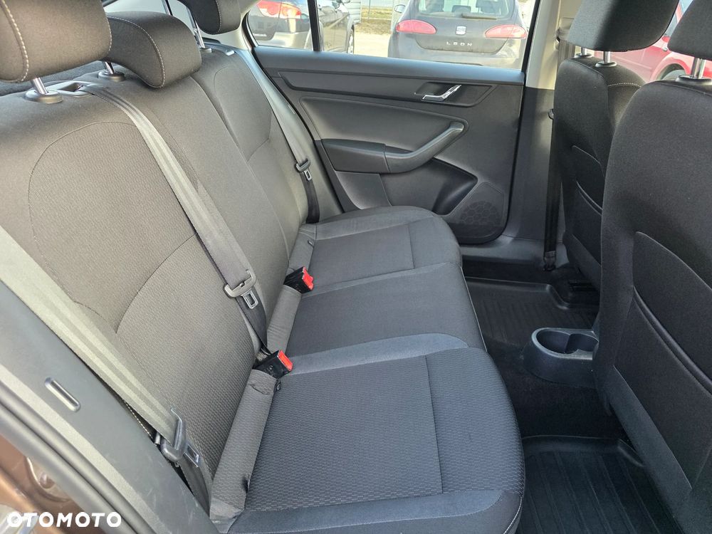 Skoda RAPID 1.2 TSI Ambition - 8