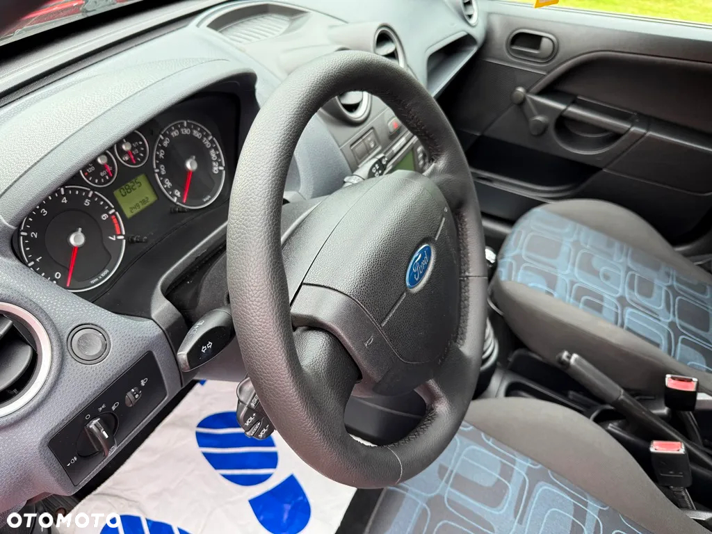 Ford Fiesta 1.3 Ambiente - 17