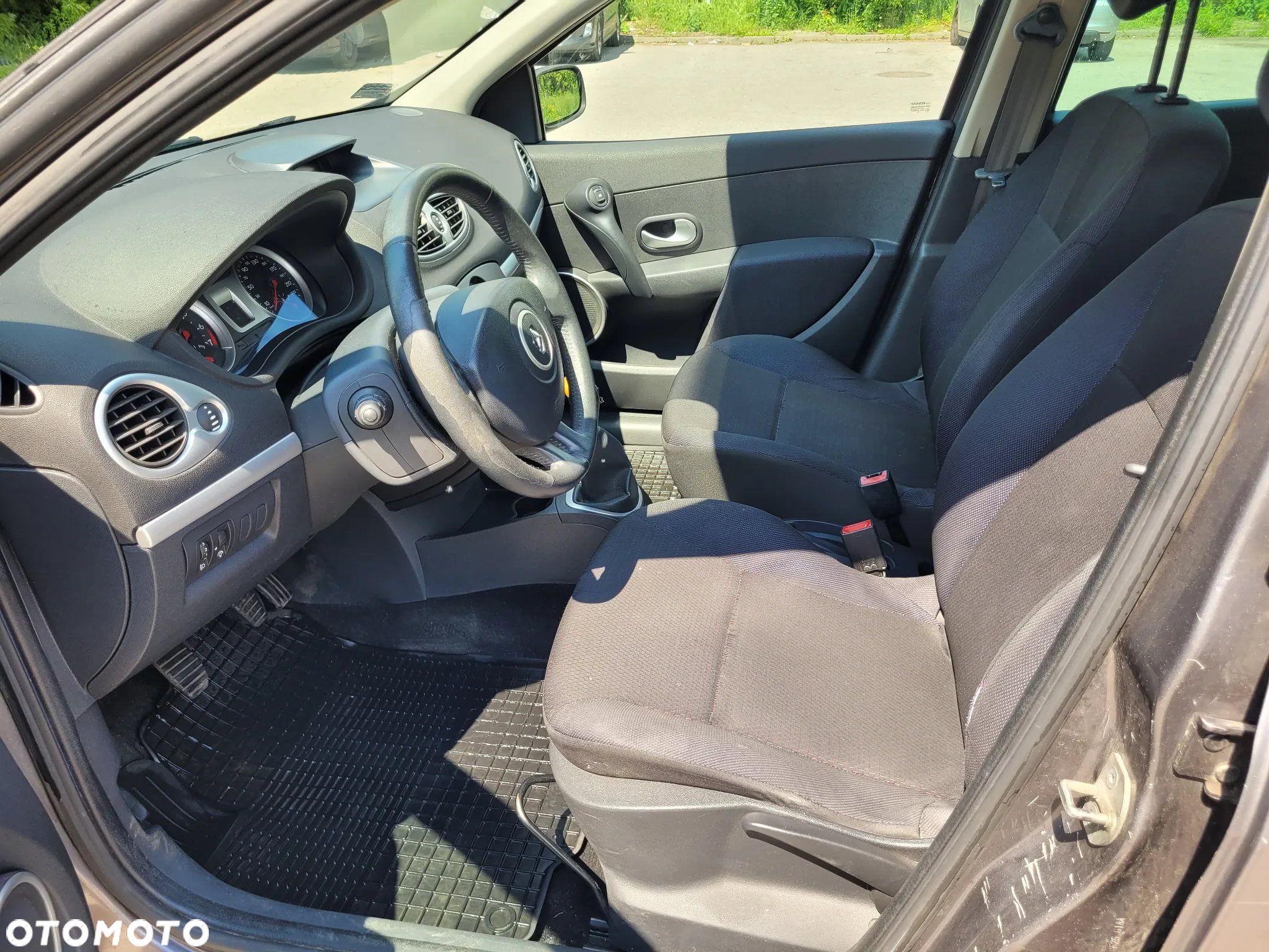 Renault Clio - 11