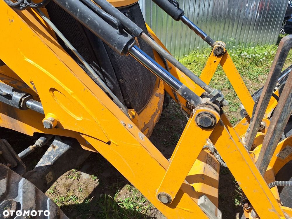JCB 3Cx 4X4 - 33