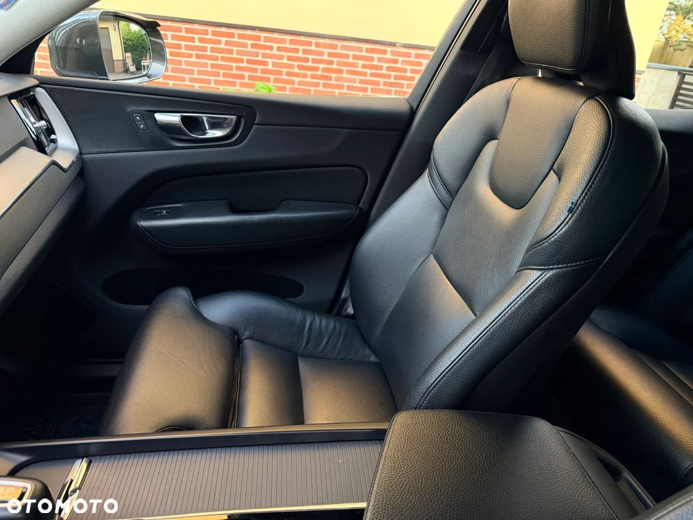 Volvo XC 60 T4 Momentum Pro - 13