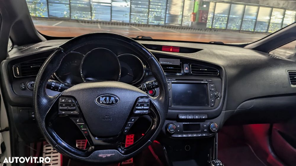 Kia Ceed - 11