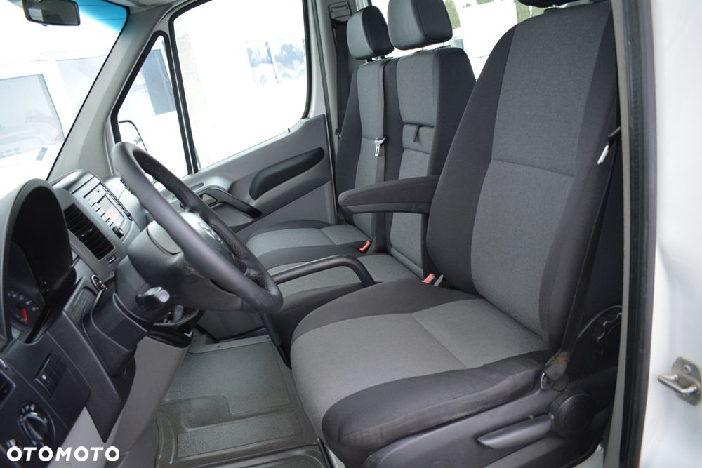 Volkswagen CRAFTER 35 2.0 TDI - 24