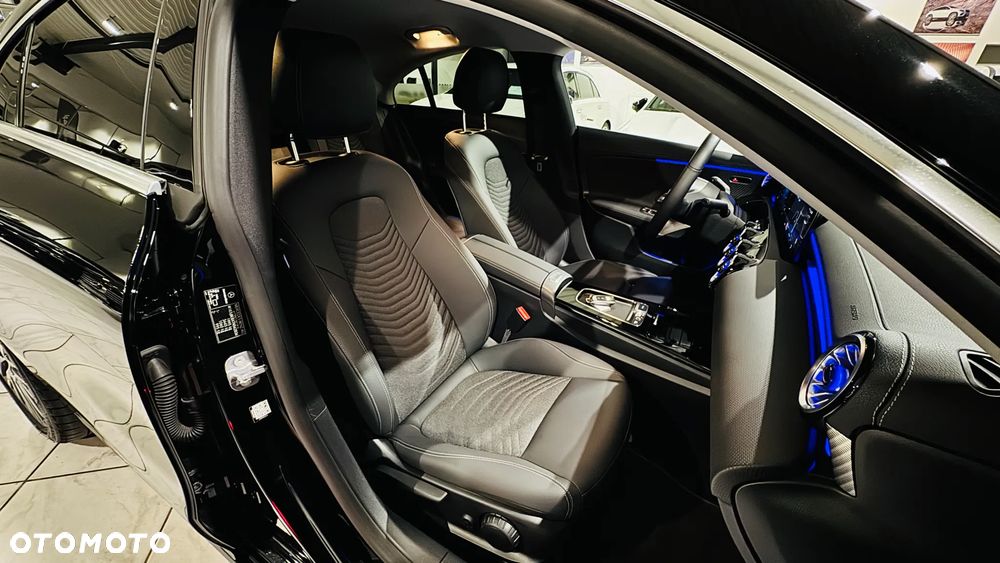 Mercedes-Benz CLA 180 Progressive 7G-DCT - 32
