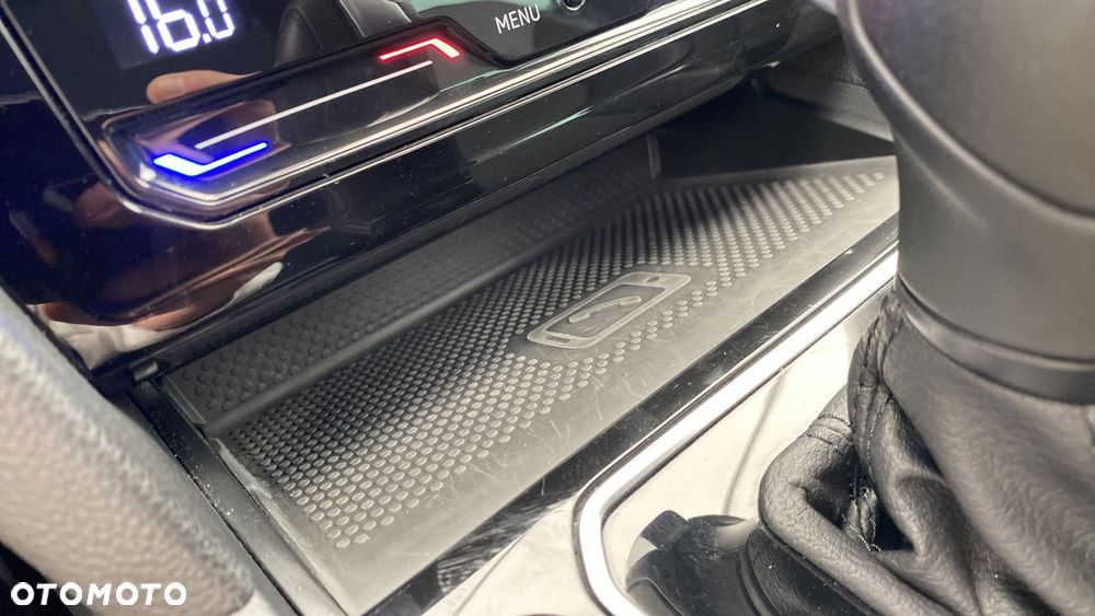 Volkswagen Passat - 25