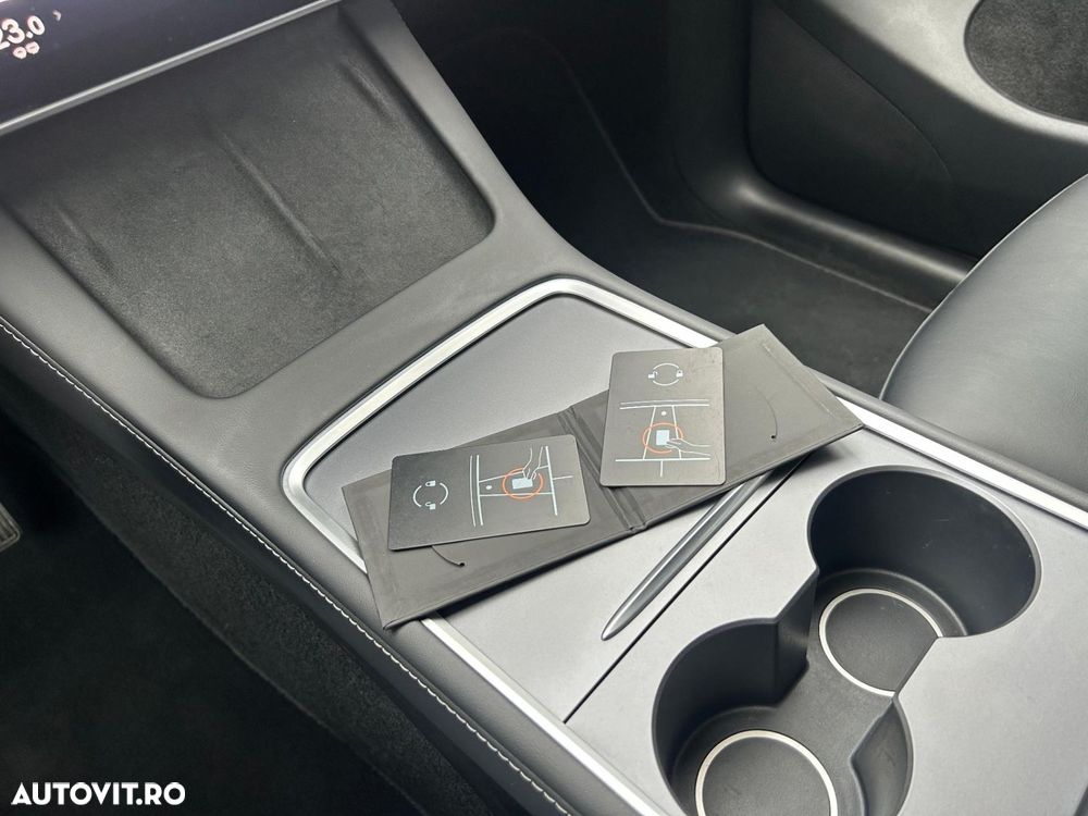 Tesla Model Y Long Range Dual Motor AWD - 21