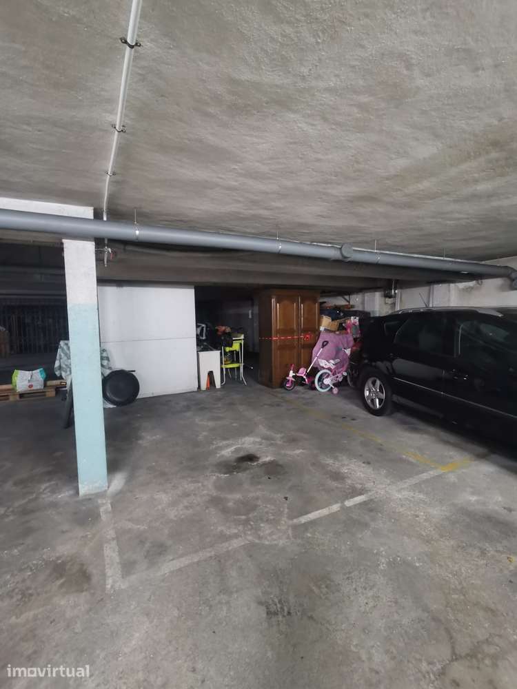 Garagem de 10m² com iluminação na Maia, Porto - Grande imagem: 2/2
