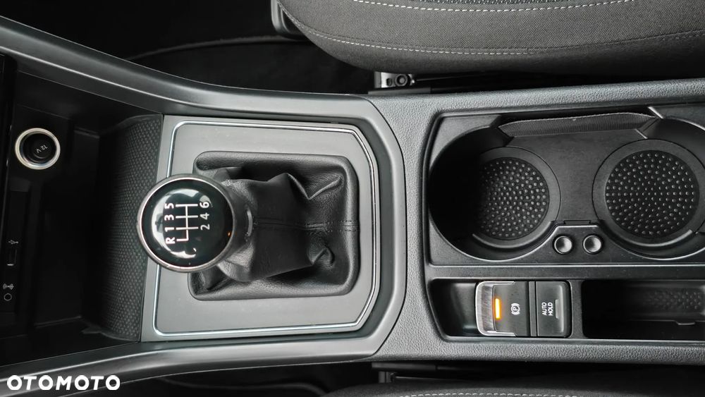Volkswagen Touran - 33