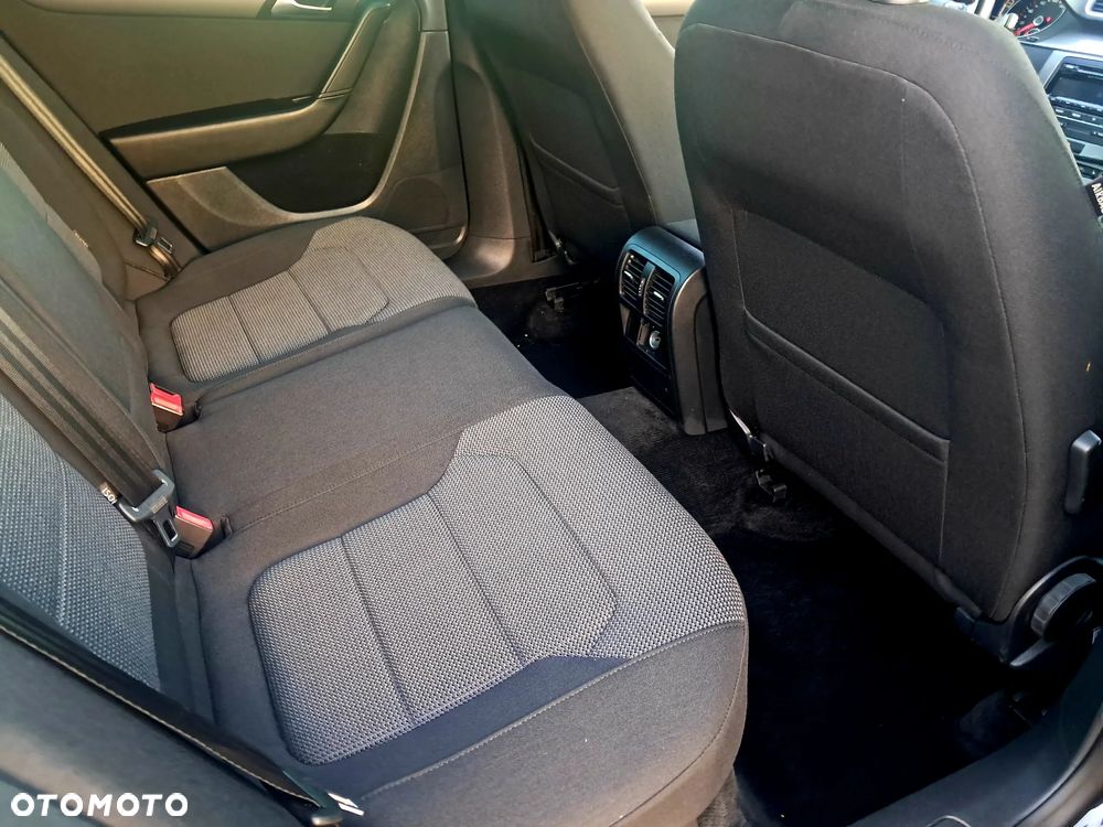 Volkswagen Passat 2.0 TDI Comfortline - 16