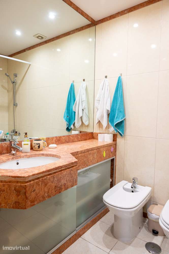 Quarto mobilado em apartamento duplex no Parque das Nações - Grande imagem: 4/10