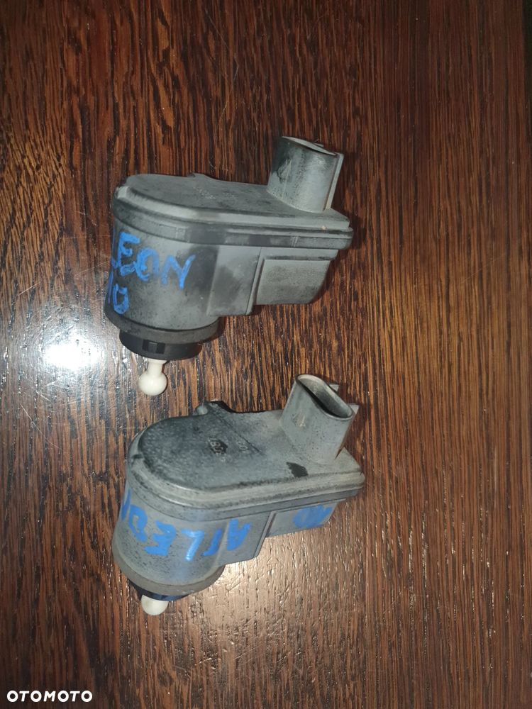 Nissan Atleon silniczek regulacji lampy - 1