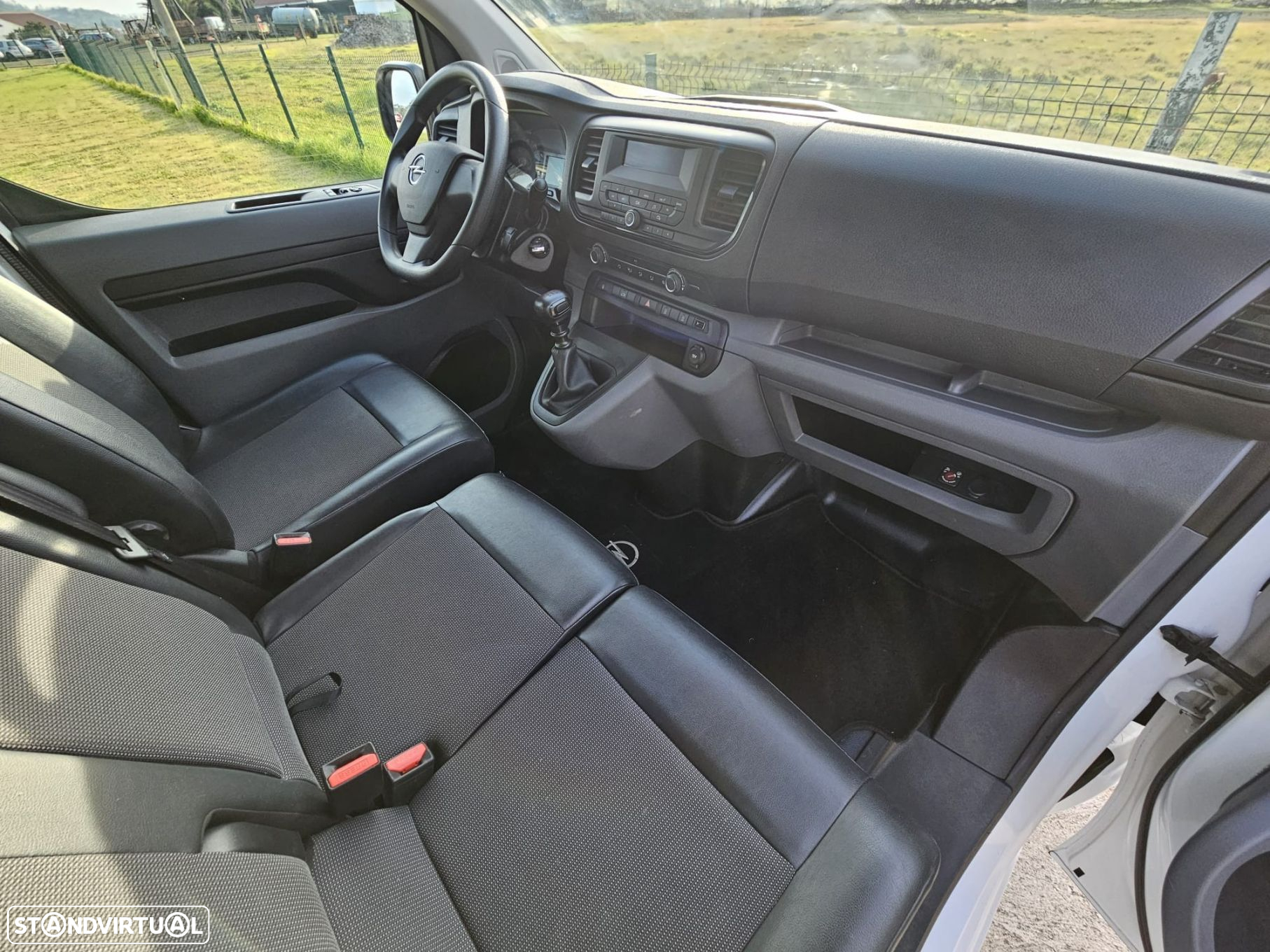 Opel Vivaro 1.5 CDTi L2H1 Essentia - 14