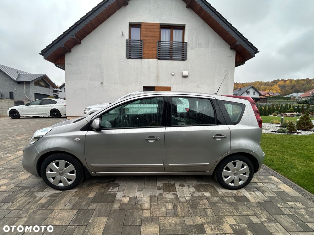Nissan Note 2011 photo 3