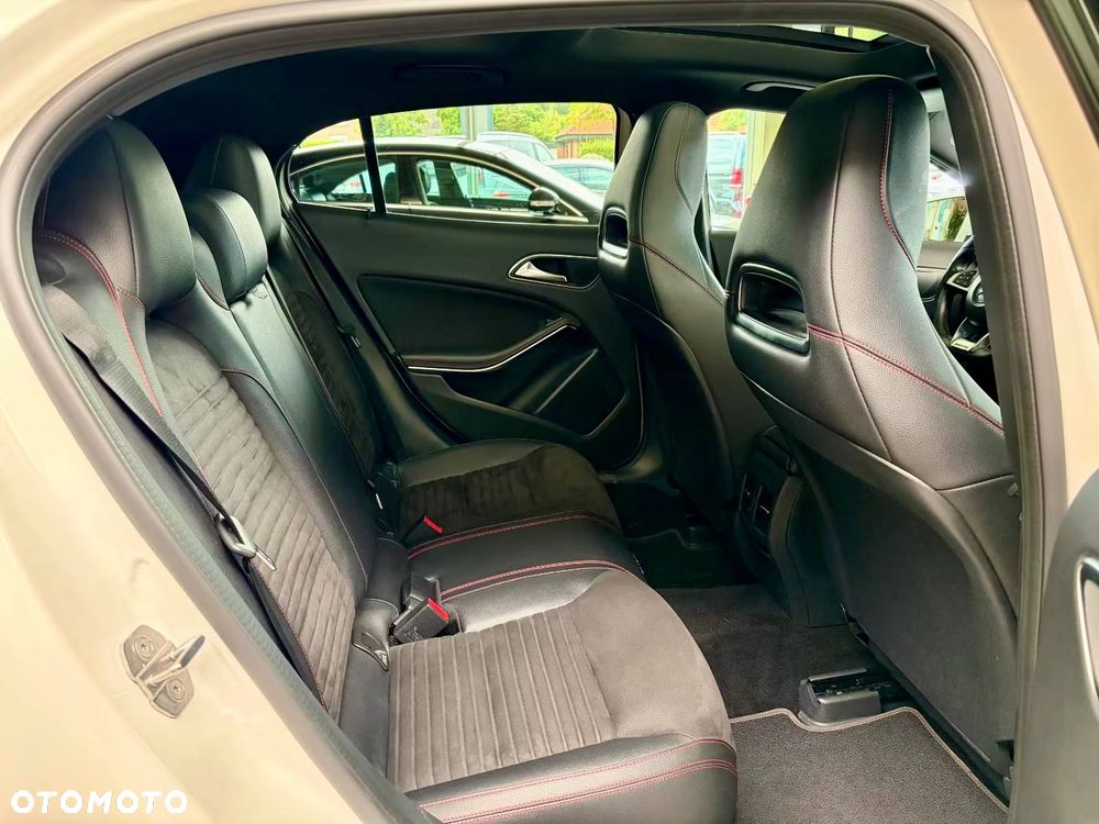Mercedes-Benz GLA 220 4Matic 7G-DCT AMG Line - 22