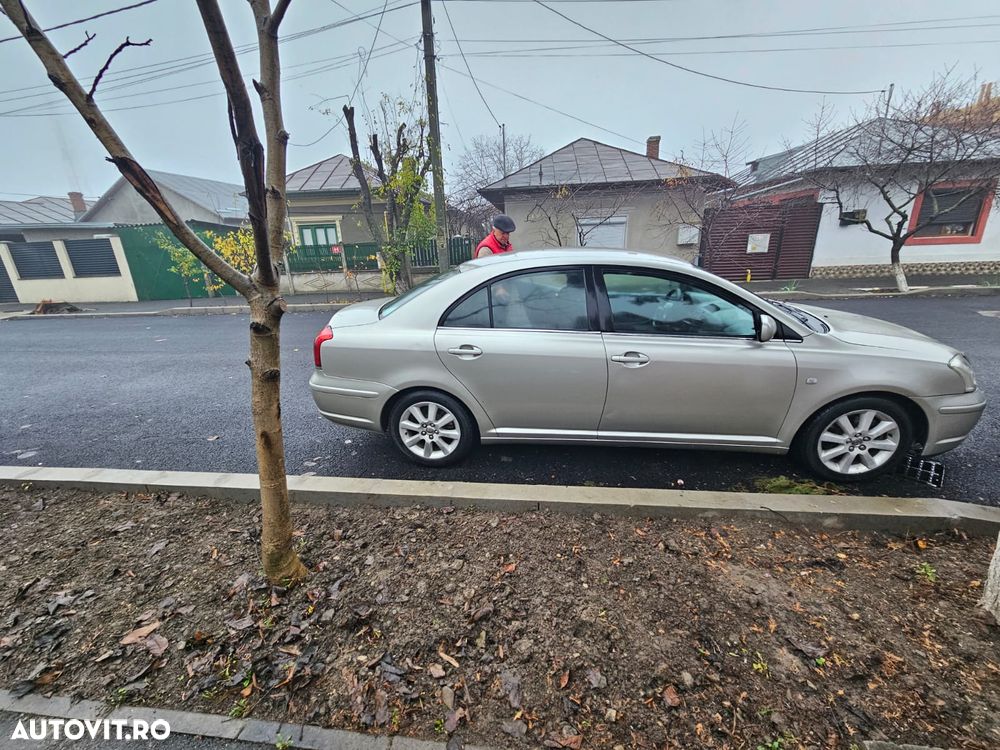 Toyota Avensis - 4