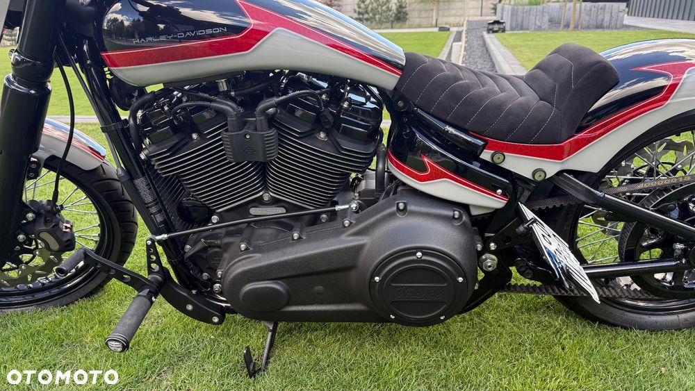 Harley-Davidson Softail Street Bob - 29