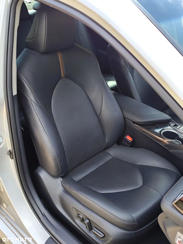 Toyota Camry 2.5 Hybrid Executive CVT - 16