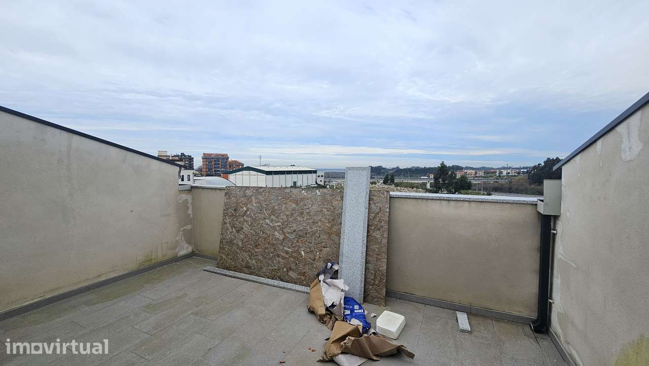 T2 Duplex | Novo | Garagem fechada - Grande imagem: 2/22