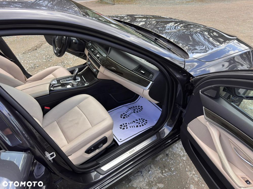 BMW Seria 5 528i xDrive Sport-Aut Luxury Line - 30