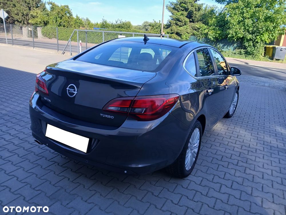 Opel Astra 1.4 T Executive EU6 - 16