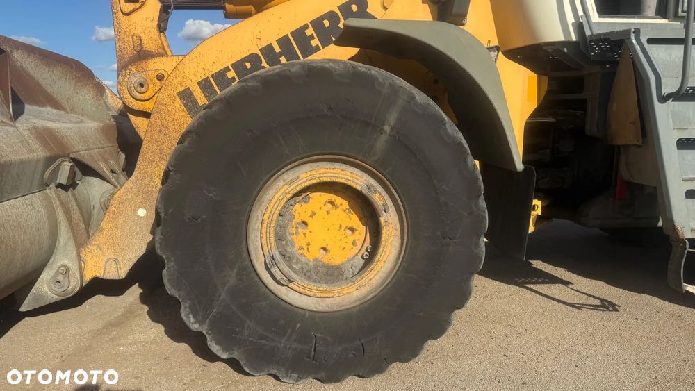 Liebherr L 586 2012 - 9
