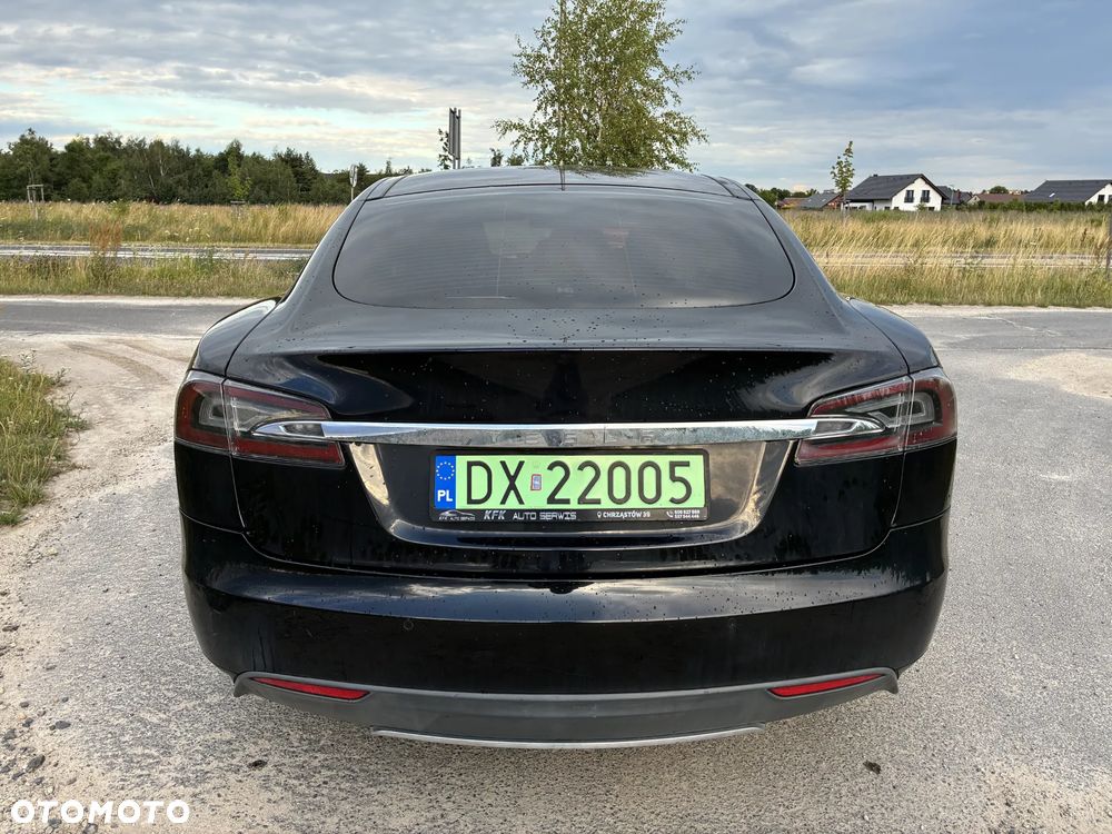 Tesla Model S 85 D - 4