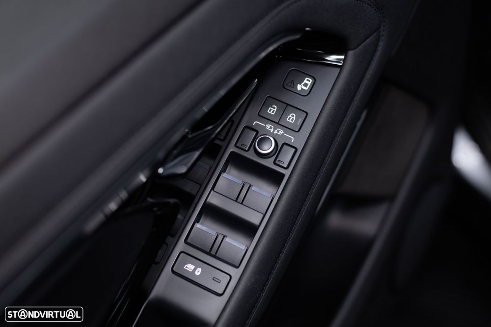 Land Rover Range Rover Evoque 1.5 P300e AWD Auto - 30