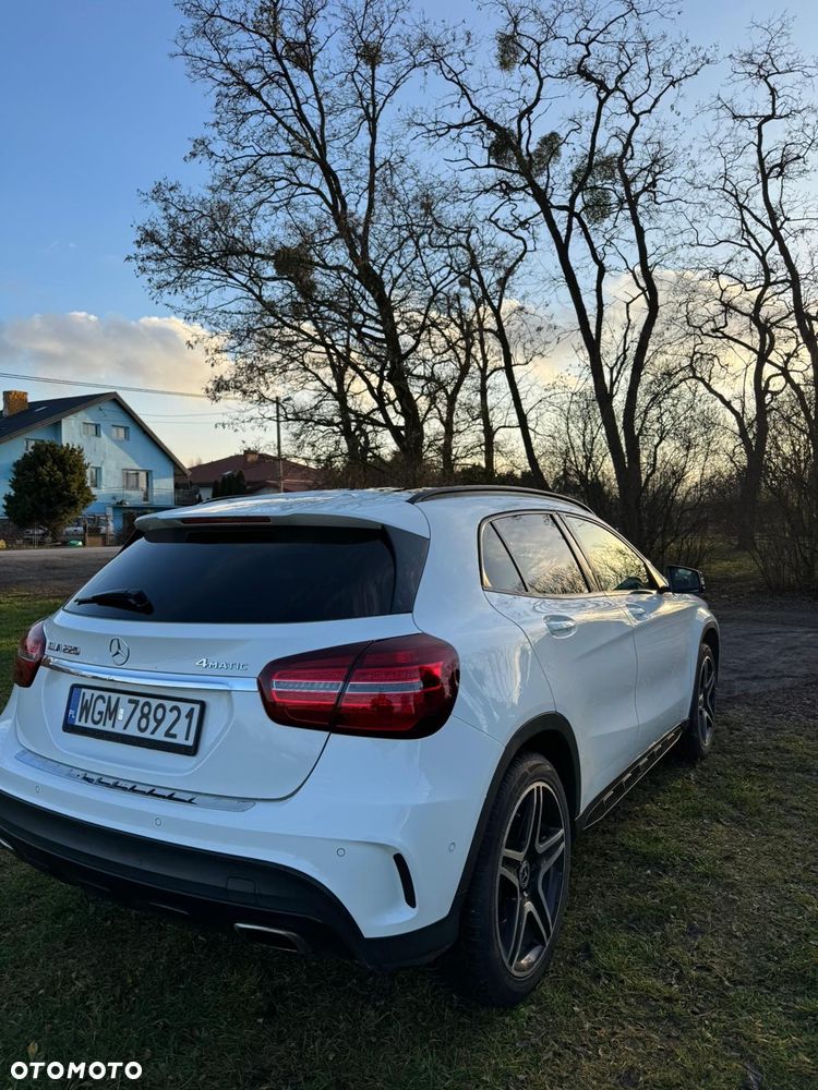 Mercedes-Benz GLA - 11