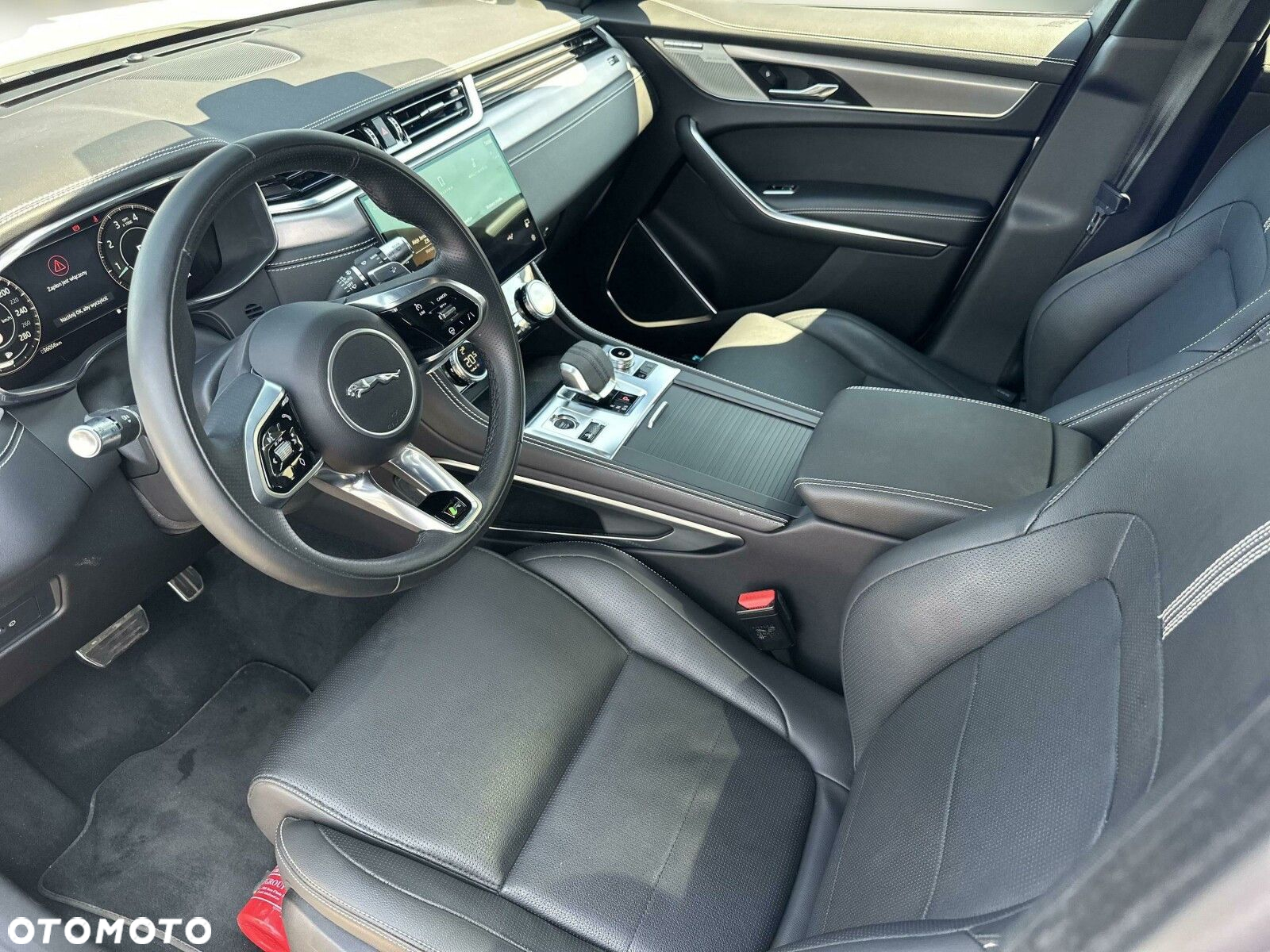 Jaguar F-Pace - 14
