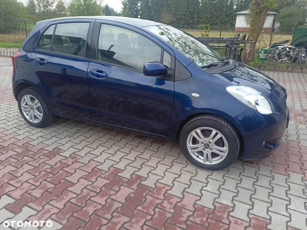 Toyota Yaris 1.3 - 6