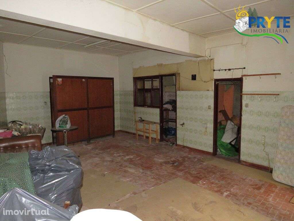 Bloco habitacional e comercial situado em Sobreira Fromosa - Grande imagem: 5/32