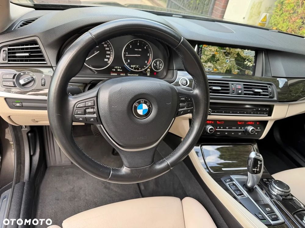 BMW Seria 5 525d Luxury Line - 6