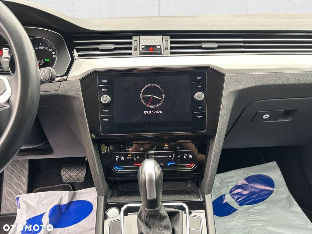 Volkswagen Passat - 19