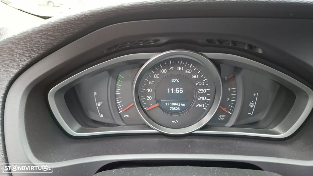 Volvo V40 2.0 D3 Momentum - 4
