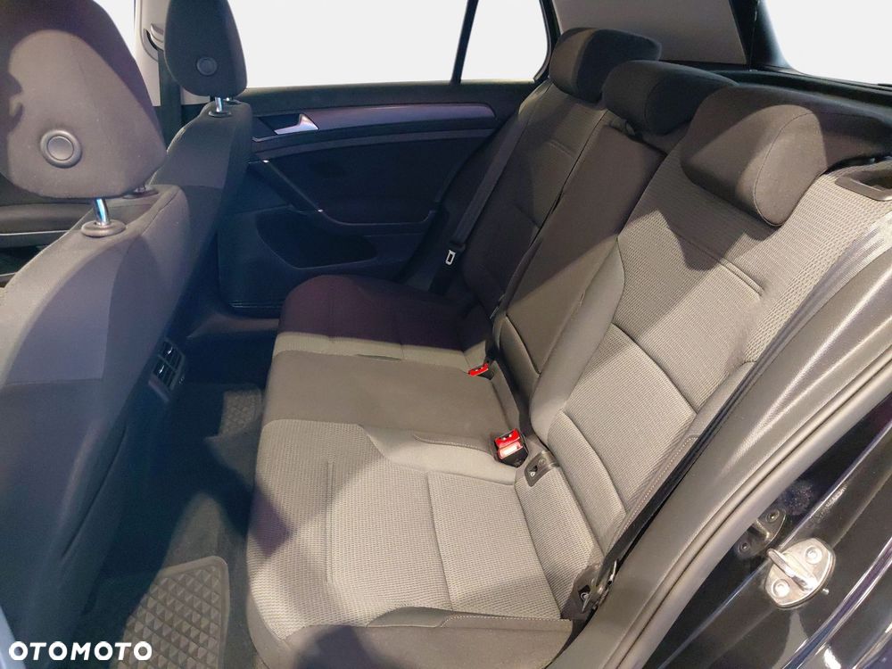 Volkswagen Golf - 17
