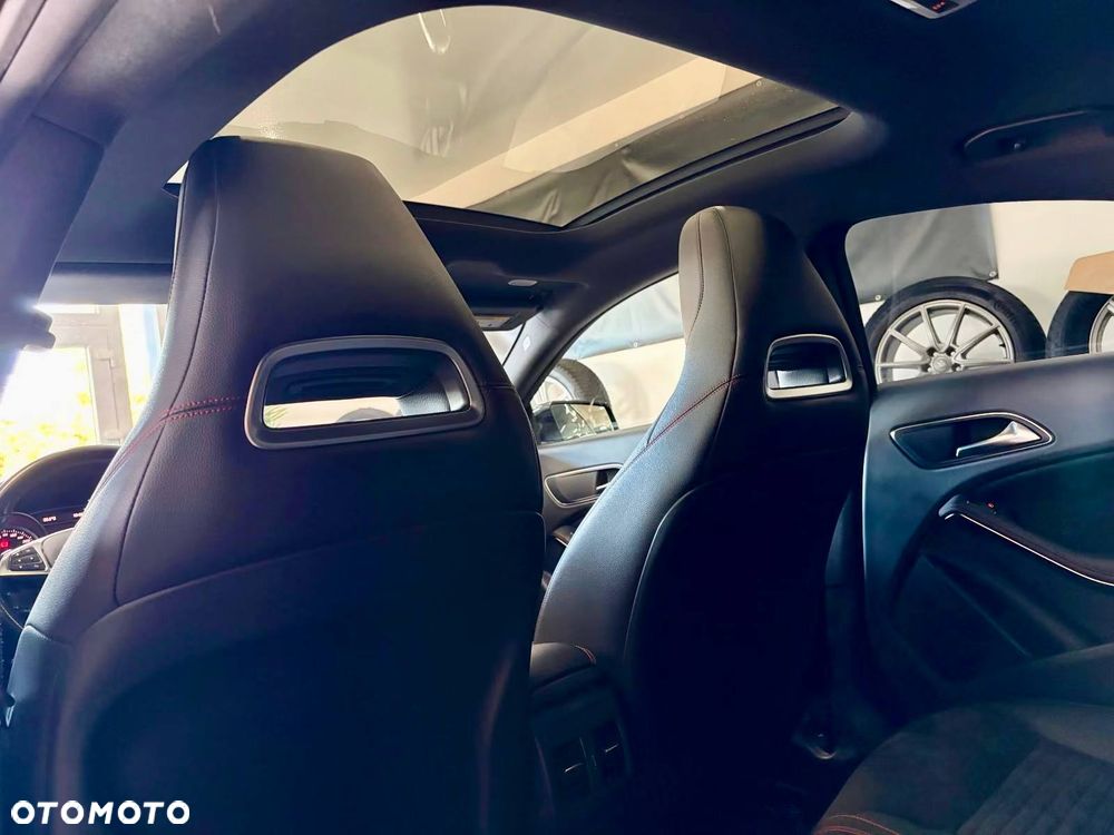 Mercedes-Benz CLA 220 4-Matic AMG Line - 30