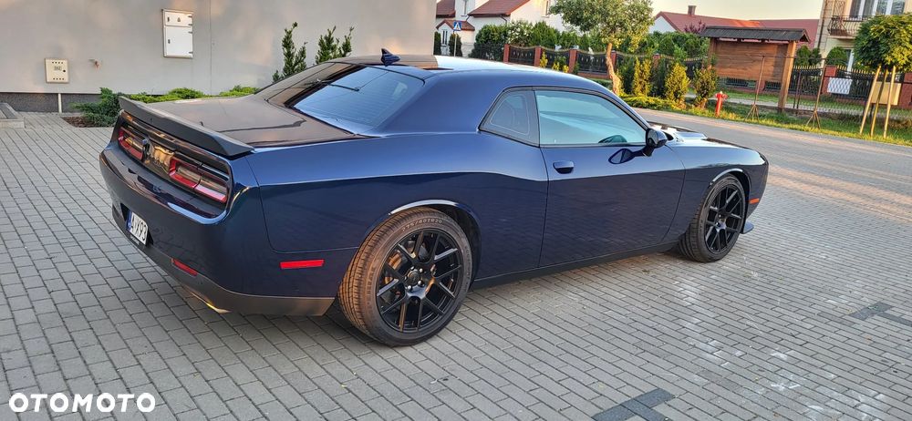 Dodge Challenger - 4