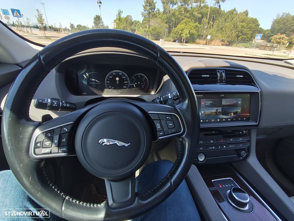 Jaguar F-Pace 2.0 i4D Prestige AWD Aut. - 2