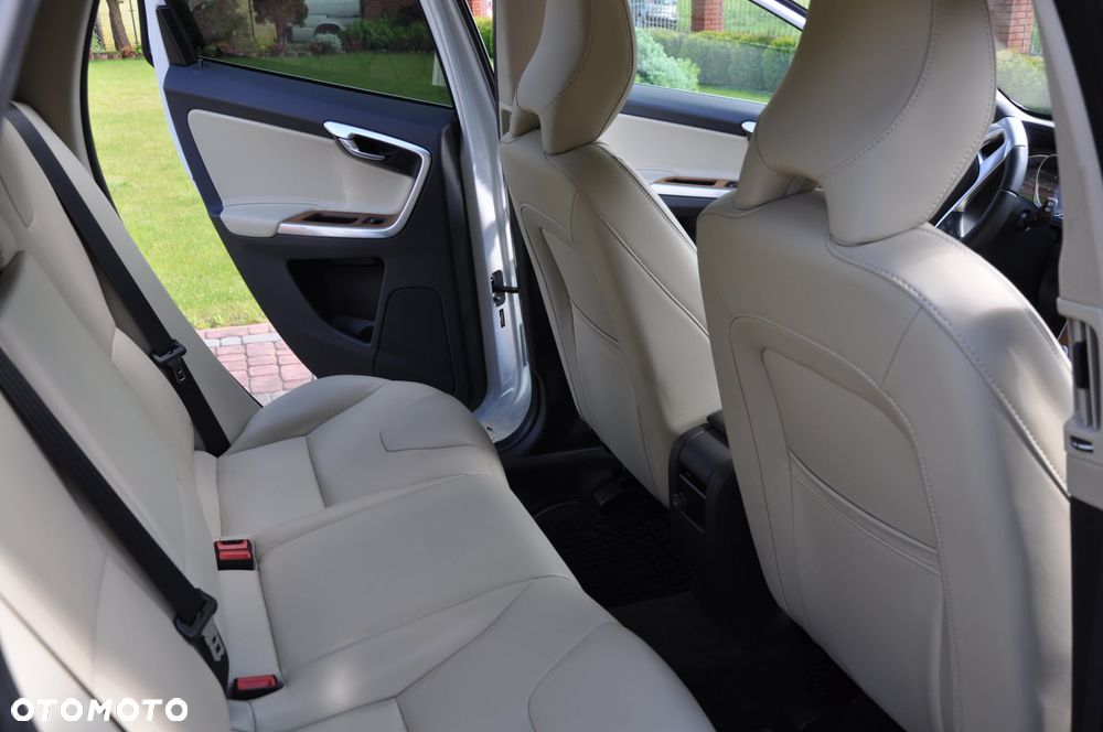 Volvo XC 60 T5 AWD Drive-E Momentum - 6