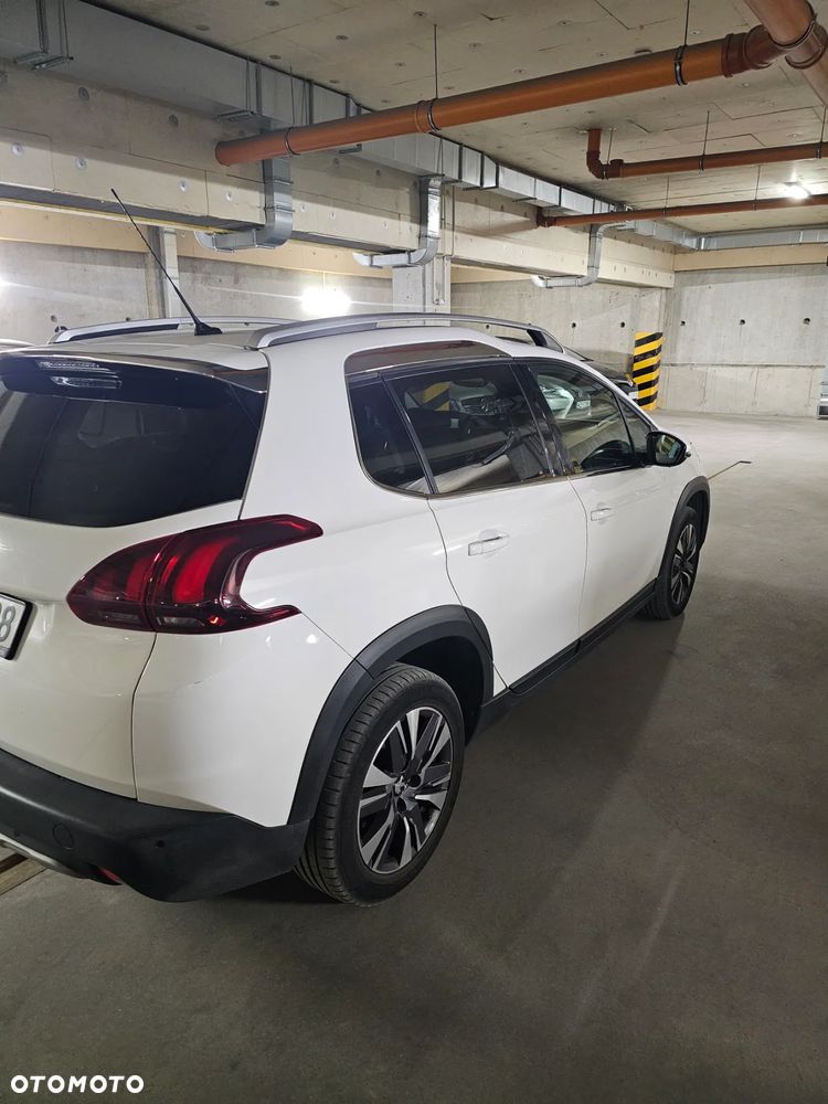 Peugeot 2008 1.2 Pure Tech GPF Allure S&S - 4