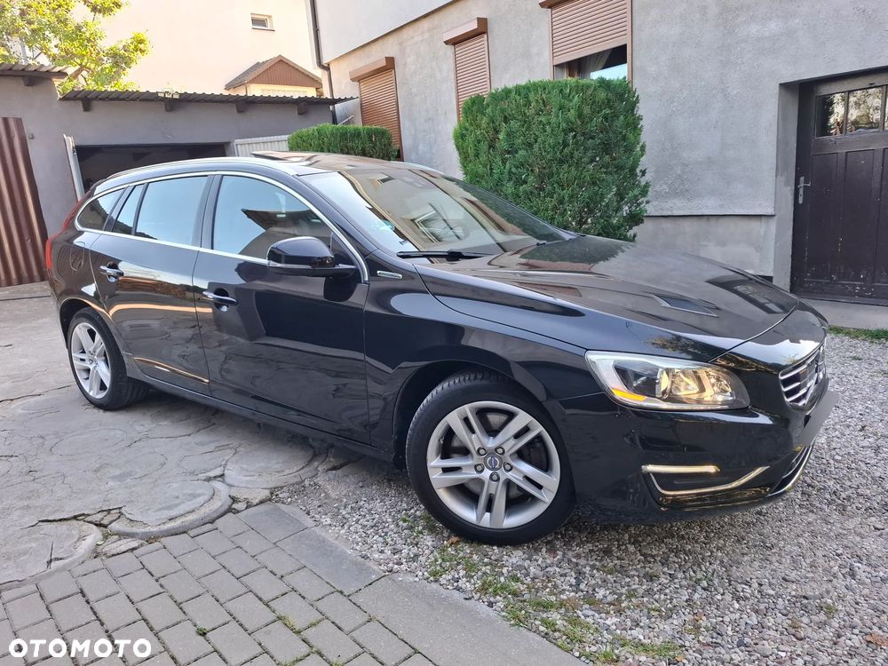 Volvo V60 D6 AWD Plug-in Hybrid R-Design Summum - 27