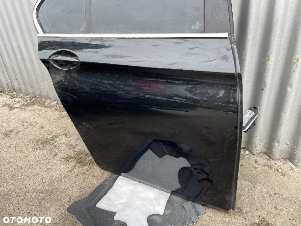 Drzwi tylne prawe uszczkodzone Bmw f10 Black Sapphire 475 - 2