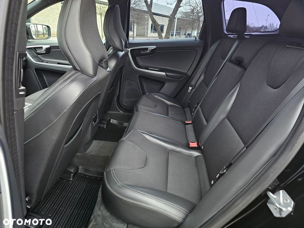Volvo XC 60 D4 Momentum - 27