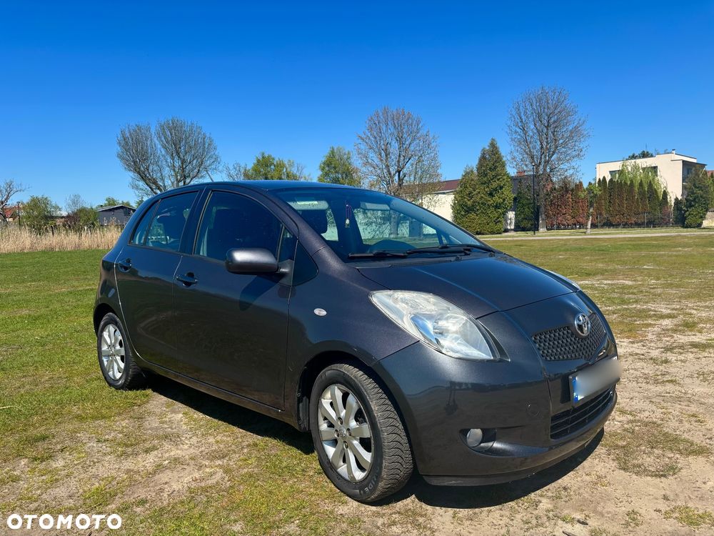 Toyota Yaris 1.3 Luna A/C - 1