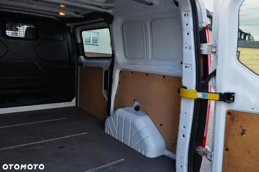 Ford TRANSIT CUSTOM - 12