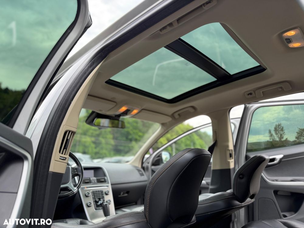 Volvo XC 60 D5AWD Ocean Race - 29