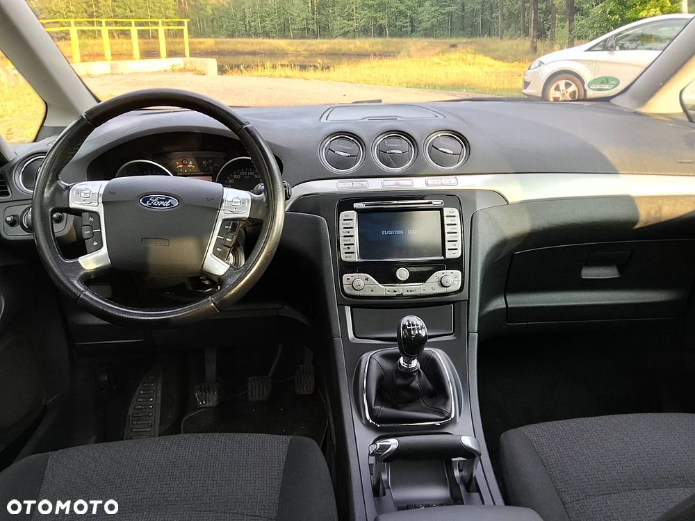 Ford Galaxy 2.0 TDCi Ghia - 24